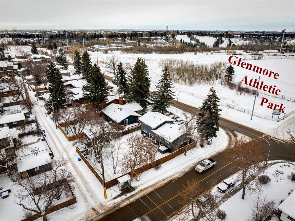 1636 50 Avenue SW, Calgary — main listing photo