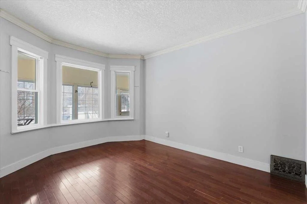 1520 15 Avenue SW, Calgary — photo 4 of 46