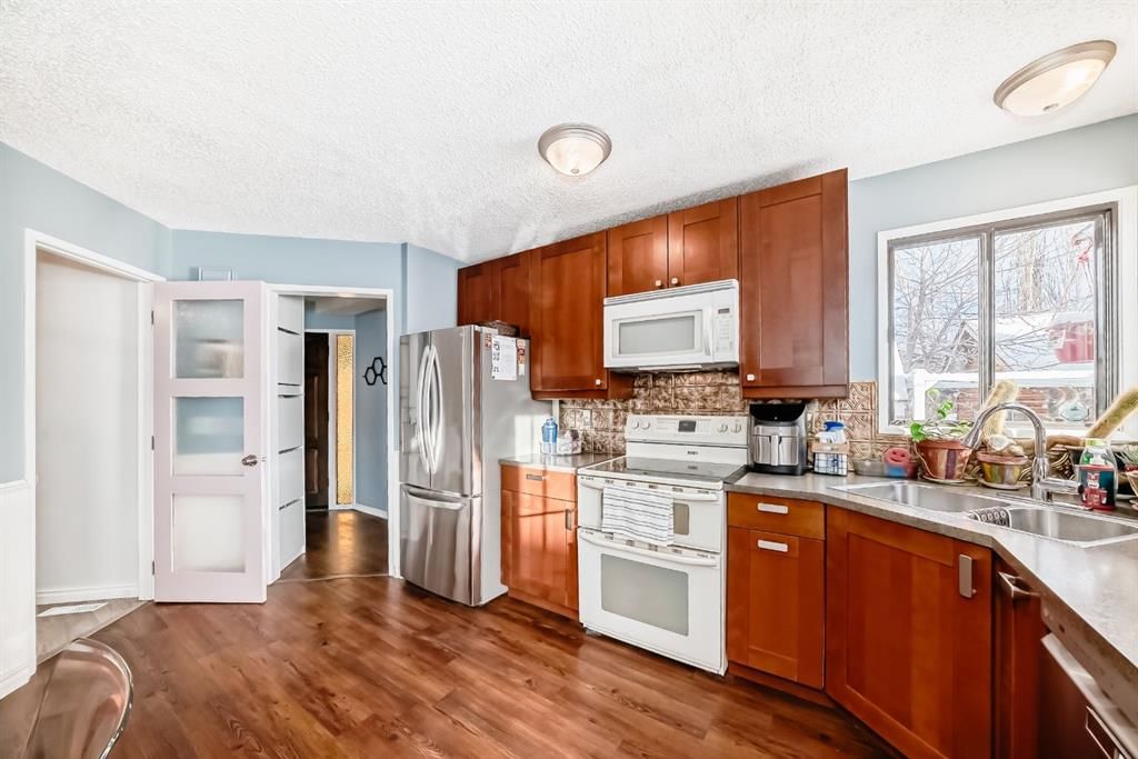 35 Macewan Drive NW, Calgary — photo 3 of 37