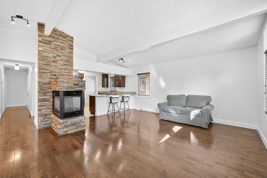 2831 Brecken Road NW, Calgary — photo 5 of 47