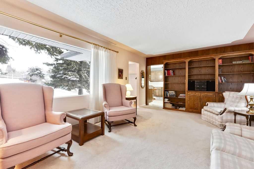 79 Chancellor Way NW, Calgary — photo 3 of 38