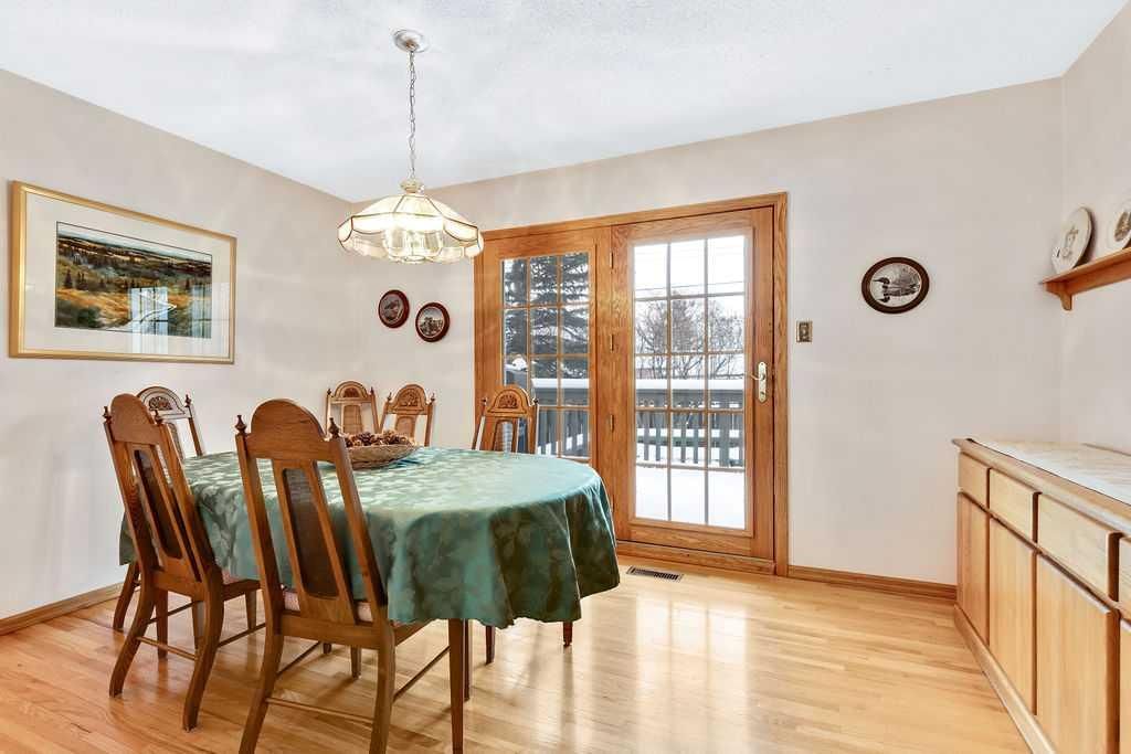 79 Chancellor Way NW, Calgary — photo 4 of 38