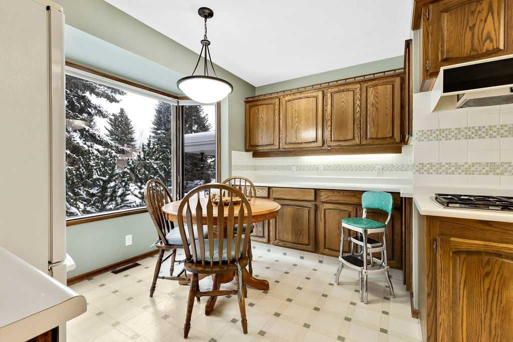 79 Chancellor Way NW, Calgary — photo 5 of 38