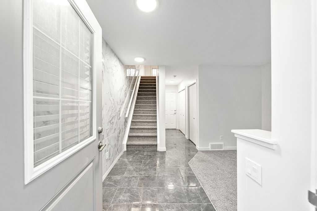 708 Evansridge Common NW, Calgary — photo 5 of 36