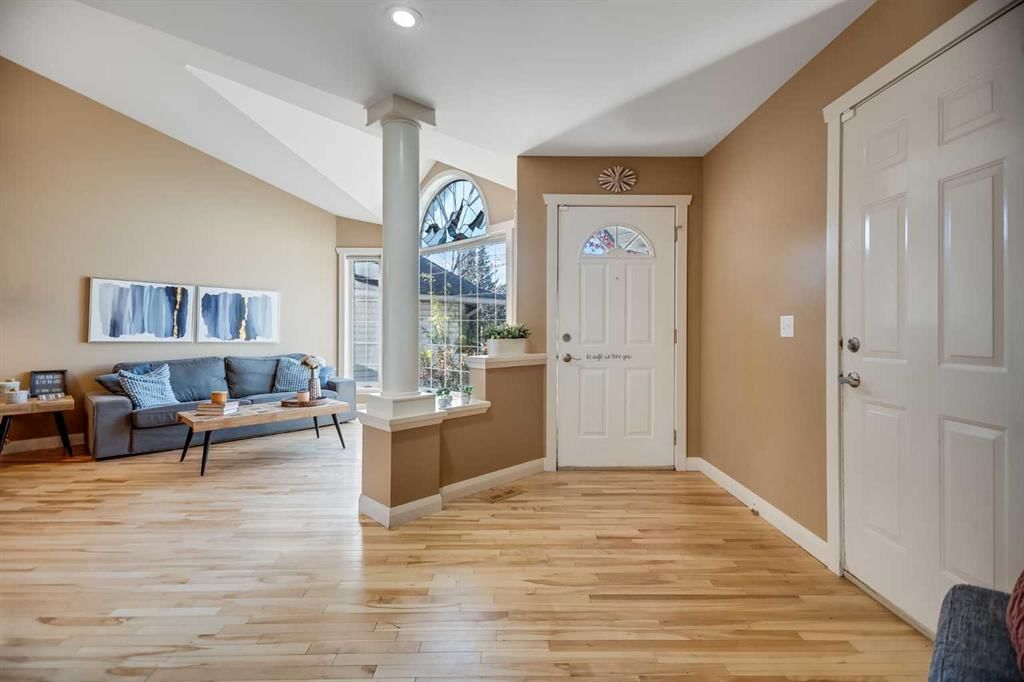 113 Somerside Green SW, Calgary — photo 3 of 50