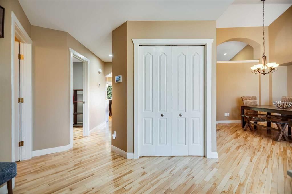 113 Somerside Green SW, Calgary — photo 4 of 50