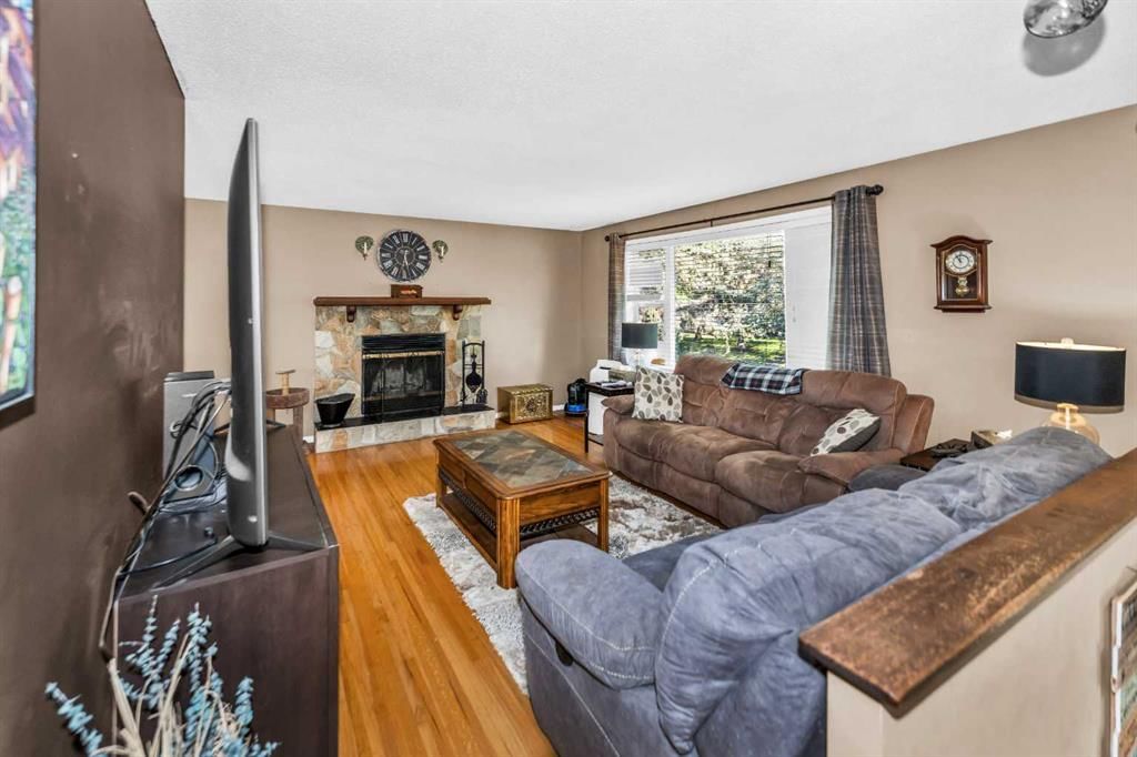 46 Marbrooke Circle NE, Calgary — photo 4 of 23