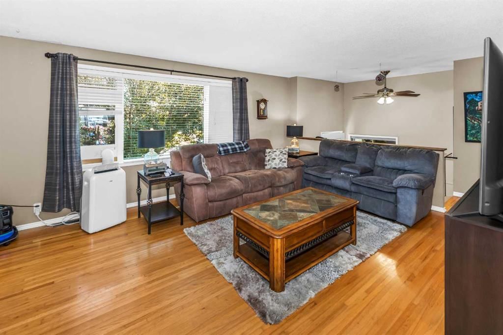 46 Marbrooke Circle NE, Calgary — photo 5 of 23