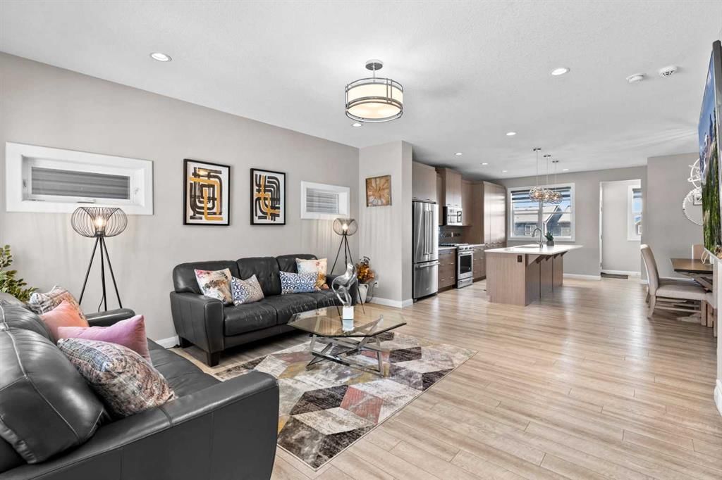 18 Evanscrest Heights NW, Calgary — photo 5 of 36