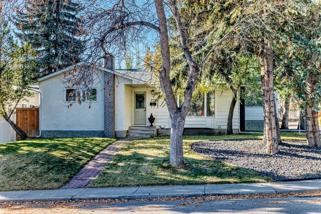 3731 45 Street SW, Calgary — photo 3 of 50