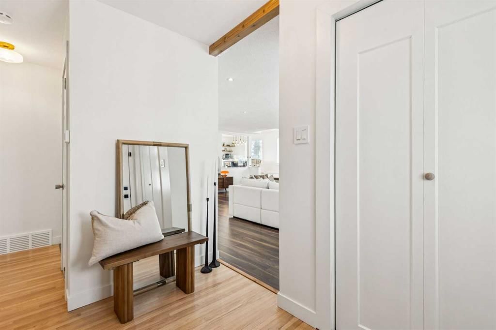 3731 45 Street SW, Calgary — photo 4 of 50