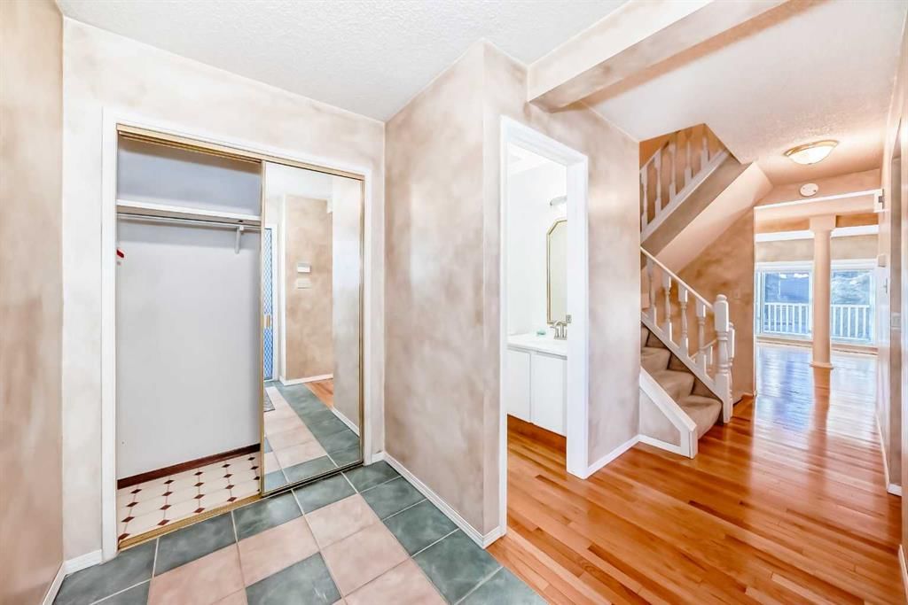 219 Point Mckay Terrace NW, Calgary — photo 4 of 43