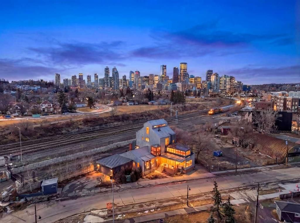 1015 11 Street SE, Calgary — main listing photo