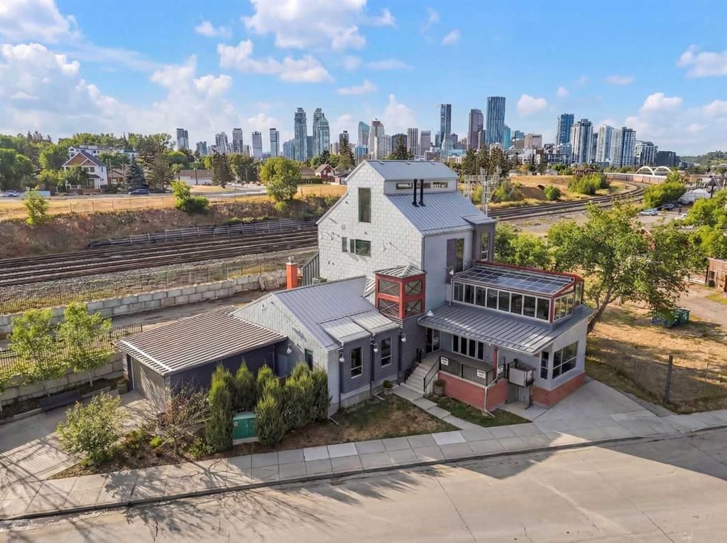 1015 11 Street SE, Calgary — photo 2 of 49
