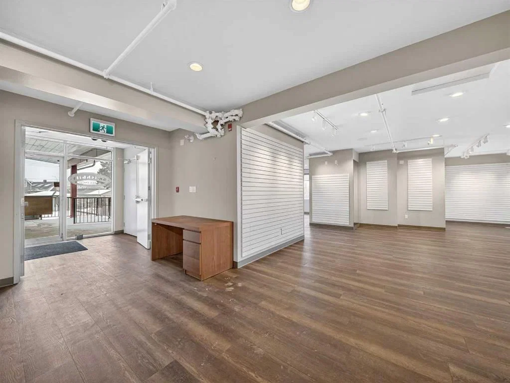 1015 11 Street SE, Calgary — photo 3 of 49
