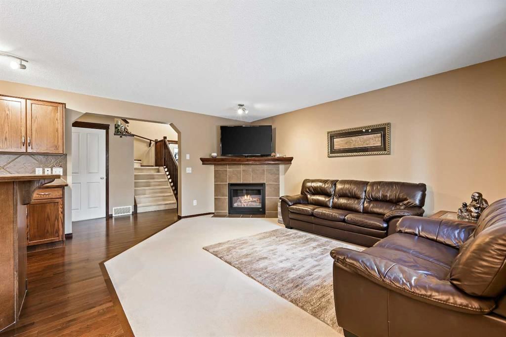 1976 New Brighton Drive SE, Calgary — photo 5 of 49