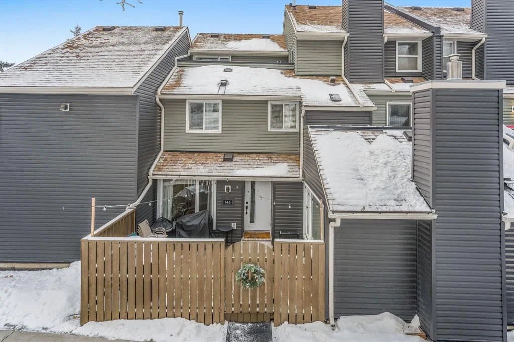 143, 52 Glamis Green SW, Calgary — photo 2 of 32