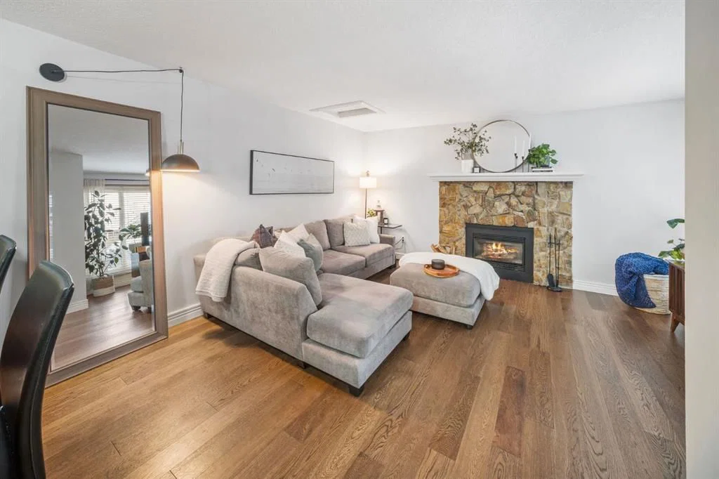 143, 52 Glamis Green SW, Calgary — photo 4 of 32
