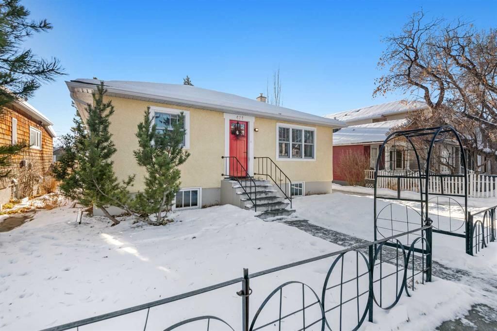 421 19 Avenue NE, Calgary — main listing photo