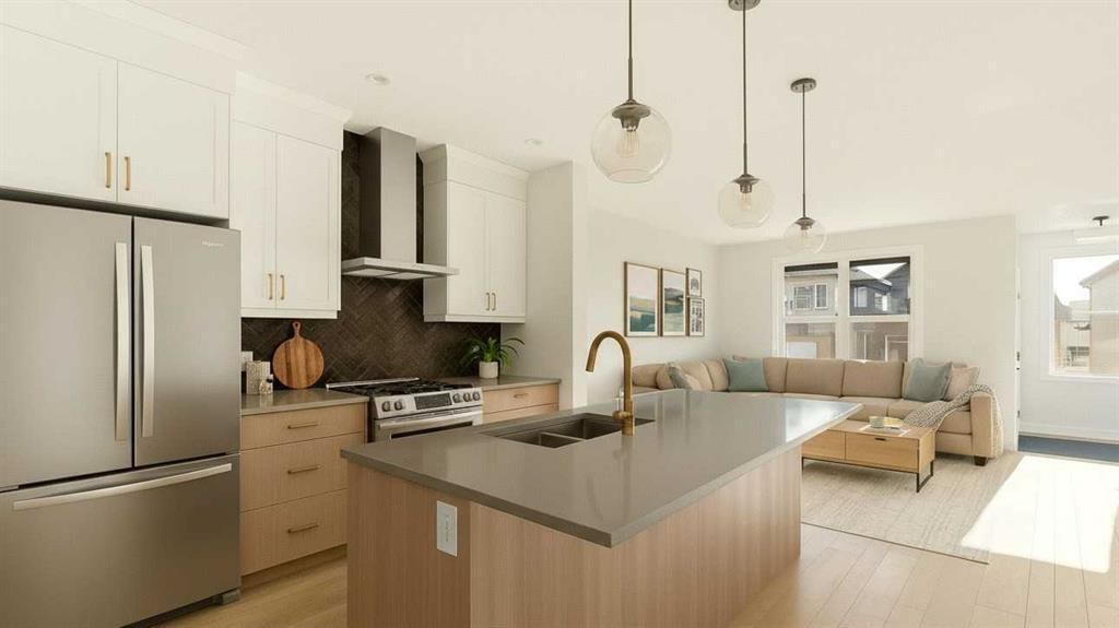 82 Royston Park NW, Calgary — photo 2 of 37