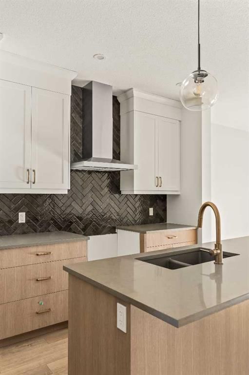 82 Royston Park NW, Calgary — photo 3 of 37