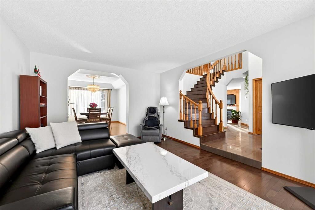 36 Edgevalley Place NW, Calgary — photo 4 of 50