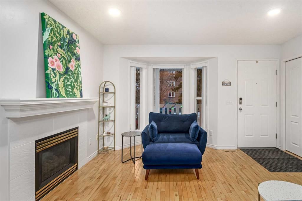 432 56 Avenue SW, Calgary — photo 4 of 40