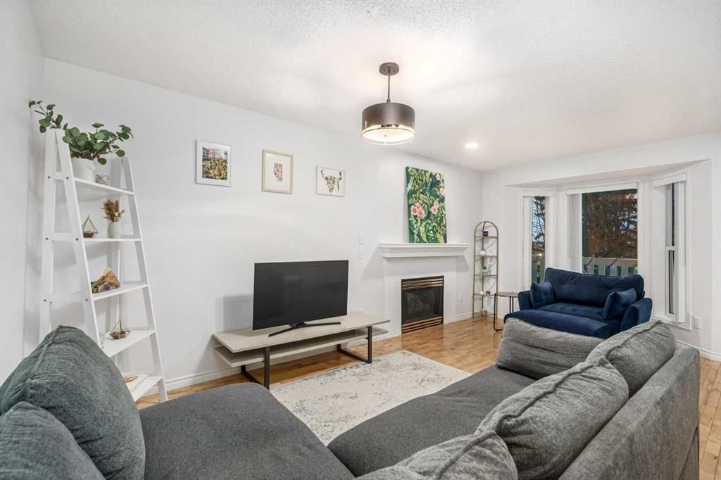 432 56 Avenue SW, Calgary — photo 5 of 40