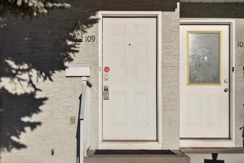 109 Bedford Manor NE, Calgary — photo 2 of 48
