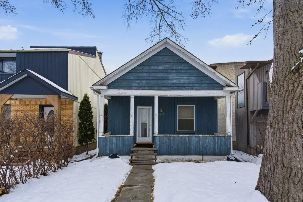 1517 19 Avenue NW, Calgary — main listing photo
