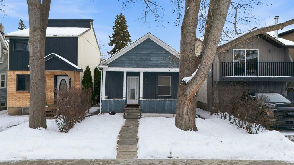 1517 19 Avenue NW, Calgary — photo 2 of 17