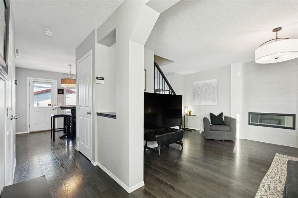 4 Copperfield Rise SE, Calgary — photo 5 of 44