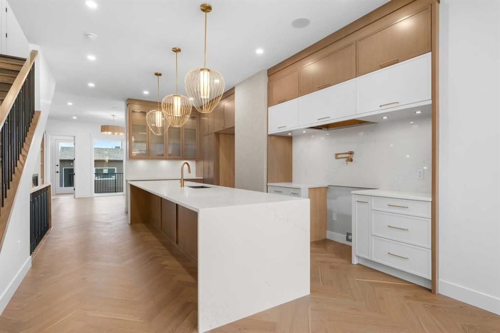 3919 19 Street SW, Calgary — photo 5 of 46
