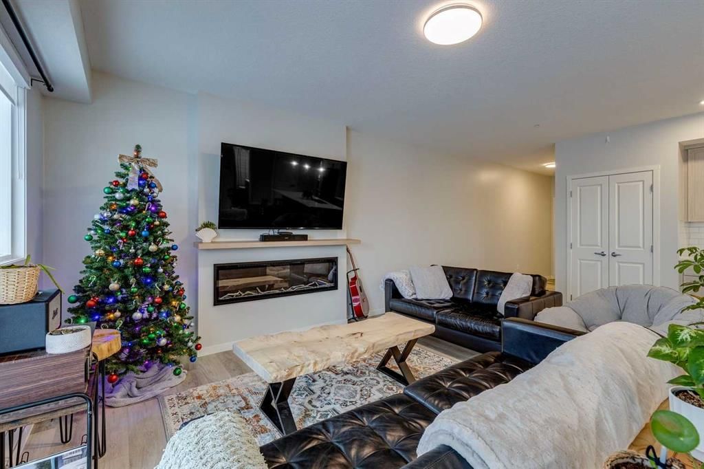 3204, 33 Carringham Gate NW, Calgary — photo 5 of 16