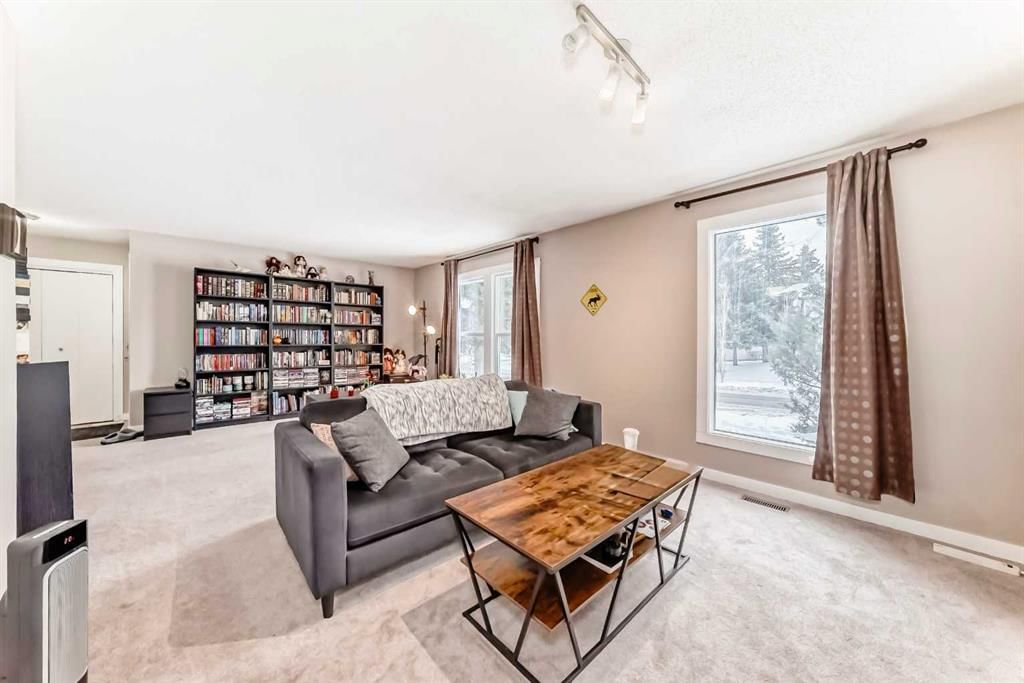 503 Woodbine Boulevard SW, Calgary — photo 3 of 33