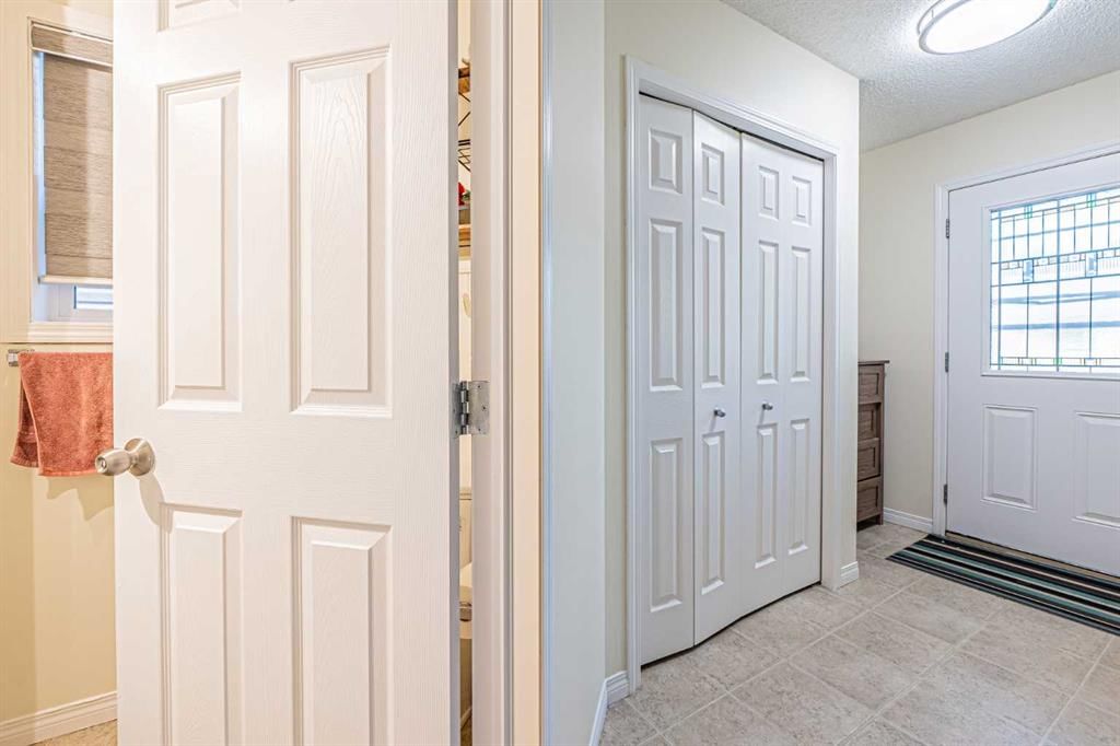 9249 Saddlebrook Drive NE, Calgary — photo 4 of 50