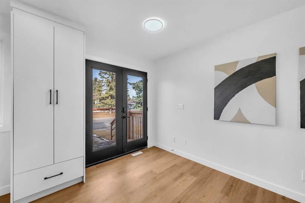 5747 24 Avenue NE, Calgary — photo 4 of 47