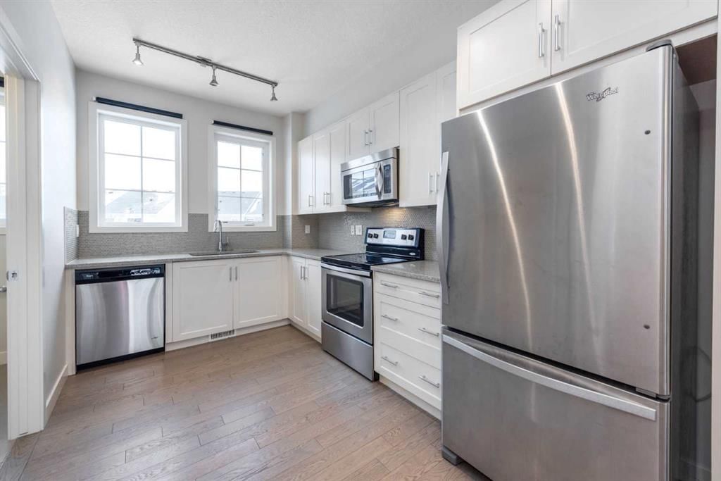 40 SHERWOOD Row NW, Calgary — photo 3 of 32
