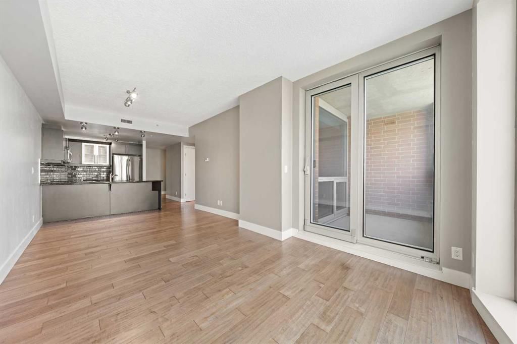 808, 817 15 Avenue SW, Calgary — main listing photo