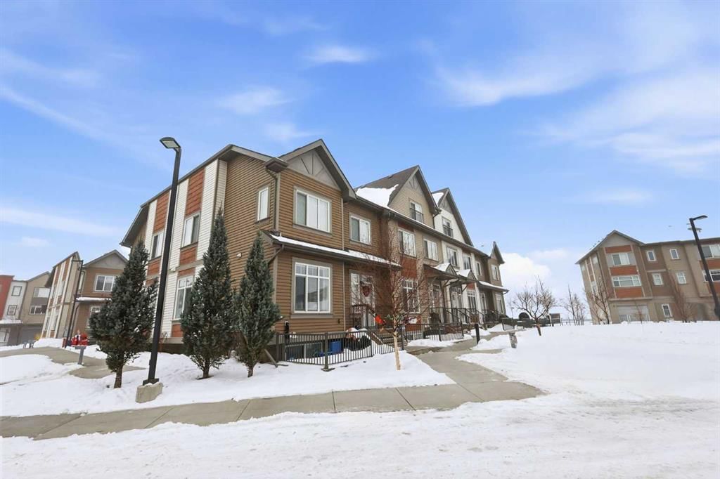 5 Copperstone Villas SE, Calgary — photo 2 of 46