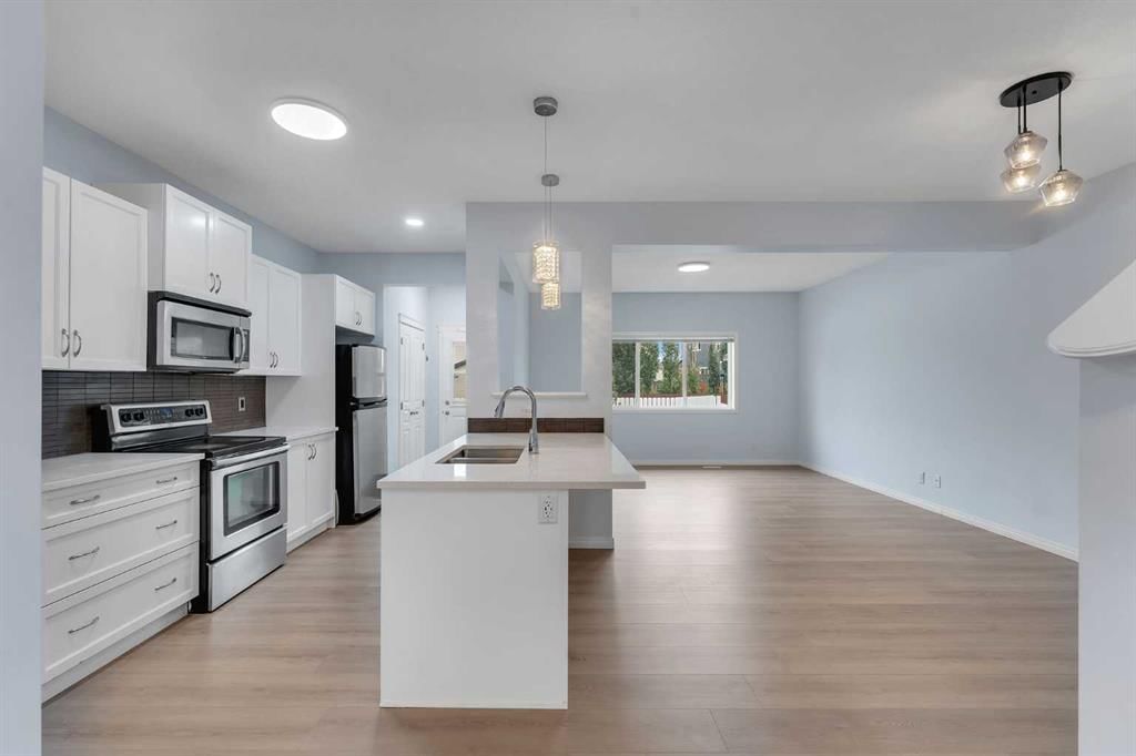 20 Copperpond Grove SE, Calgary — photo 3 of 9