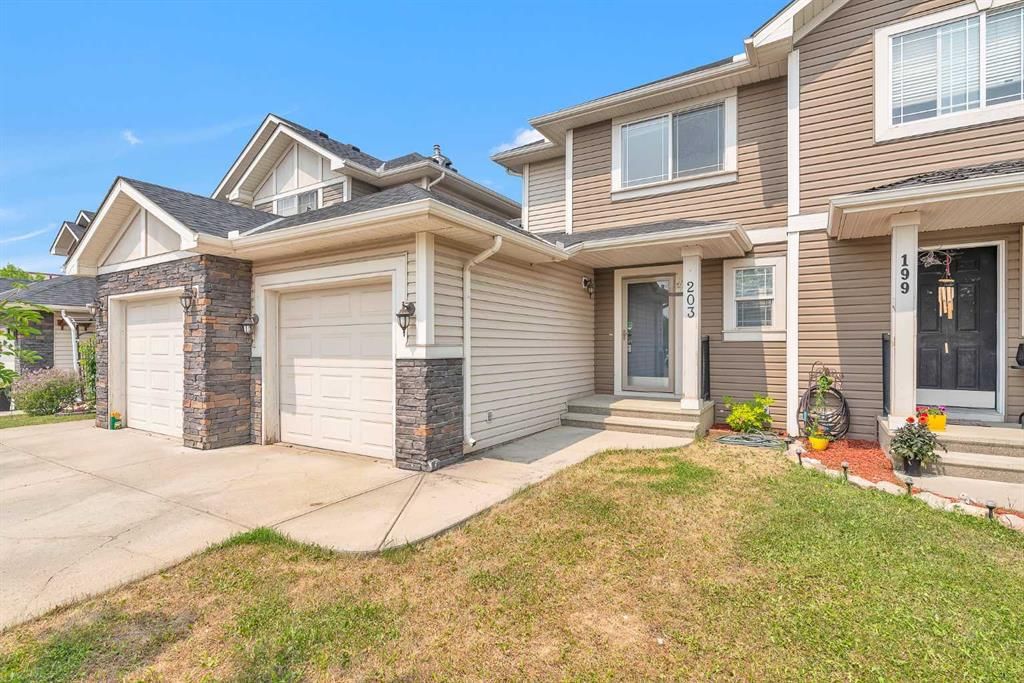 203 Cranberry Green SE, Calgary — photo 3 of 41