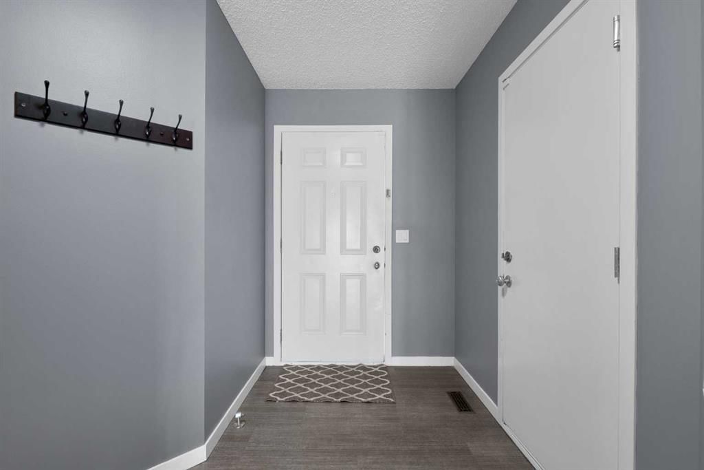 203 Cranberry Green SE, Calgary — photo 5 of 41
