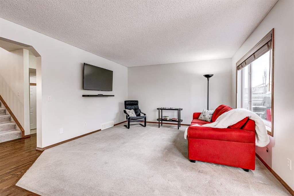 149 Coventry Court NE, Calgary — photo 4 of 37