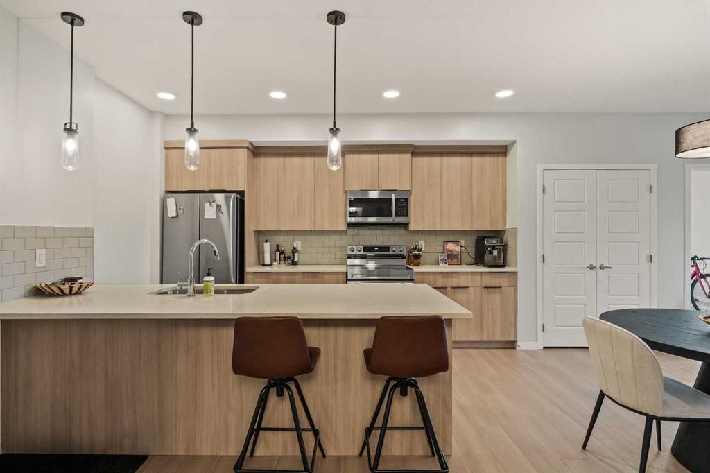 2201, 33 Carringham Gate NW, Calgary — main listing photo