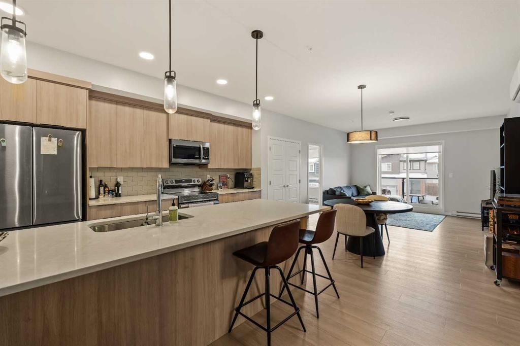 2201, 33 Carringham Gate NW, Calgary — photo 5 of 23