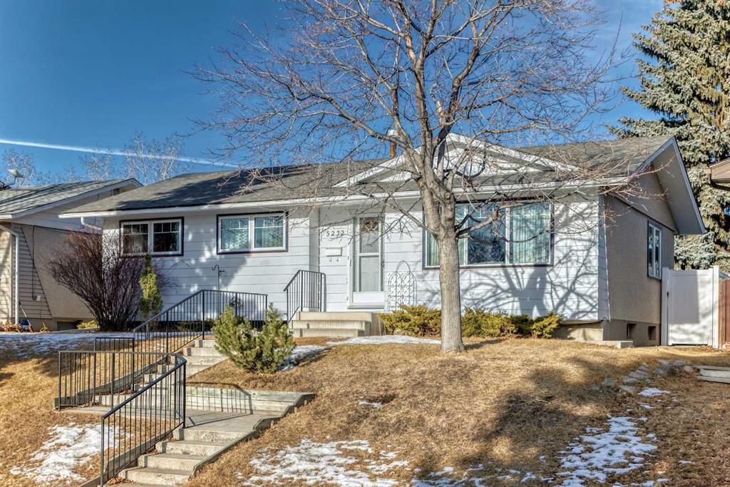 5232 44 Avenue NW, Calgary — photo 2 of 31