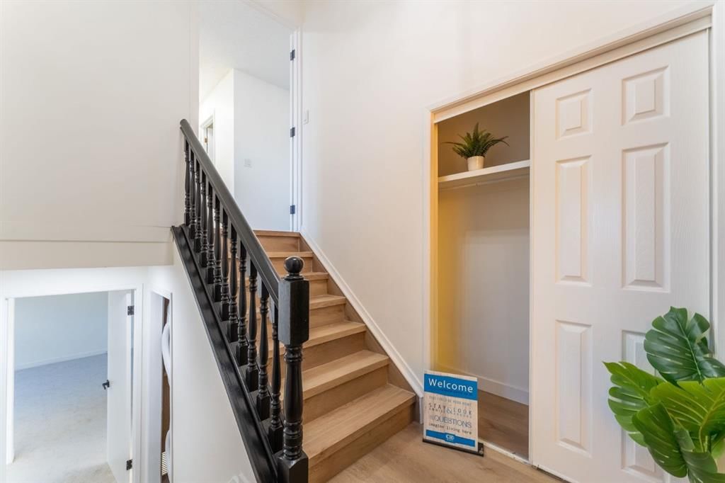 344 Templeview Drive NE, Calgary — photo 3 of 38