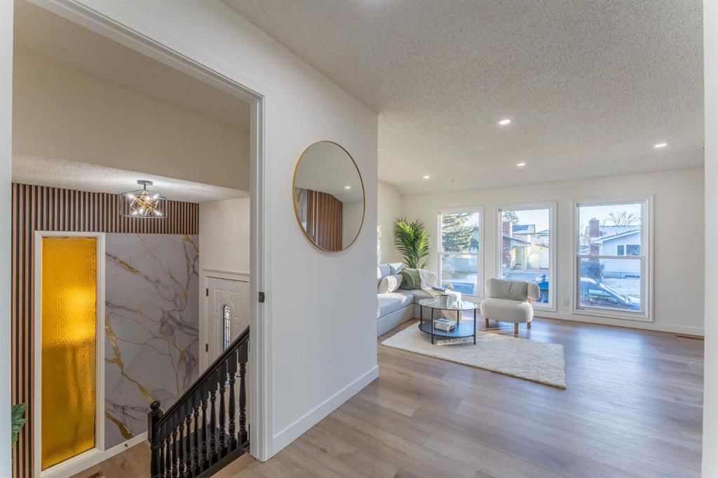 344 Templeview Drive NE, Calgary — photo 5 of 38