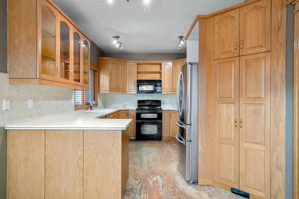 12 Prominence Point SW, Calgary — photo 2 of 14